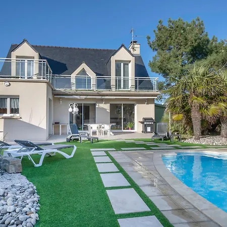 Piscine - Maison De Famille - 6 Personnes *